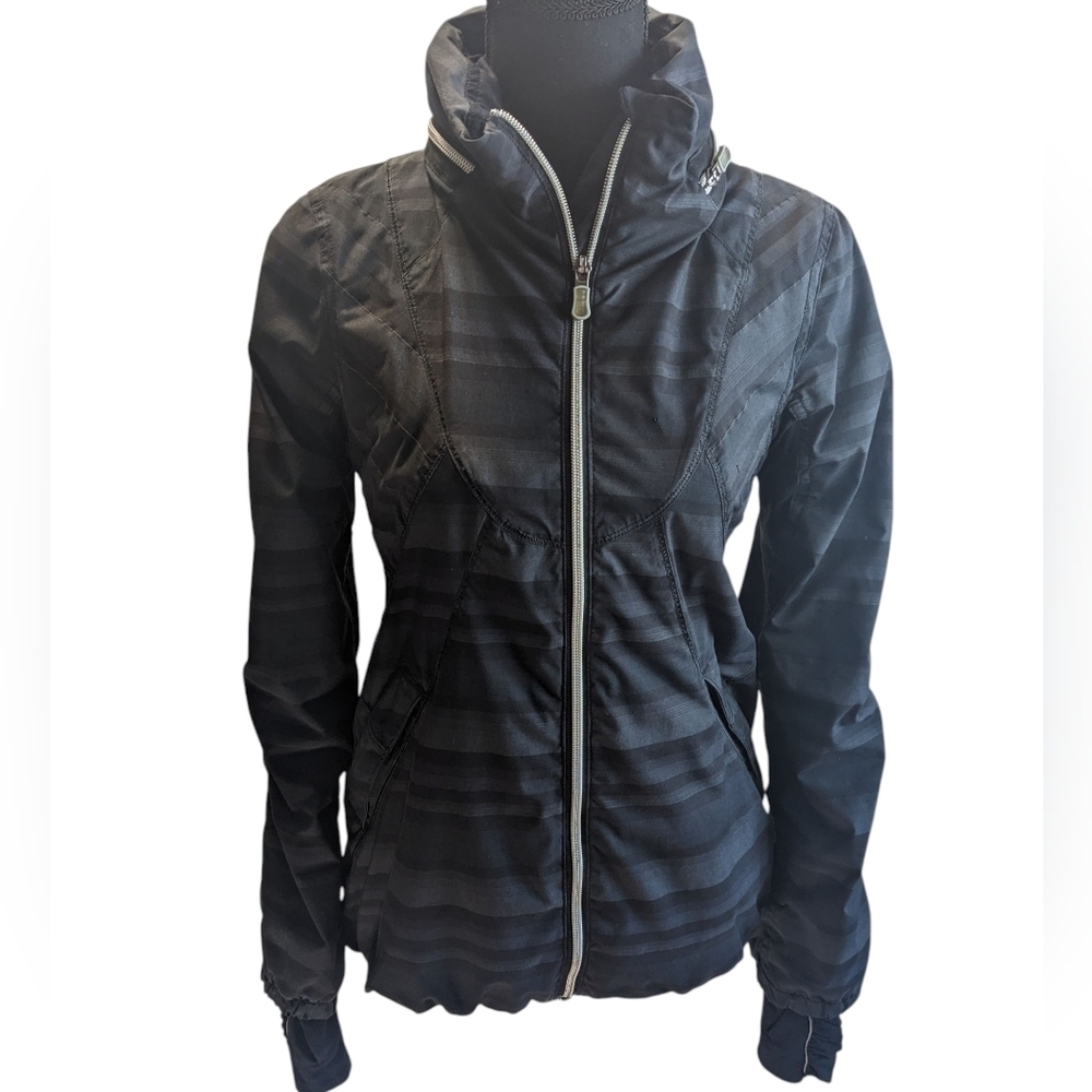 Lululemon Rare Run Hustle Black Jacket Micro Reflective Strip Hood Size 4